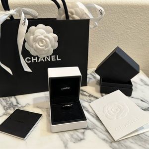 18k white gold Chanel Camellia band one diamond wedding ring